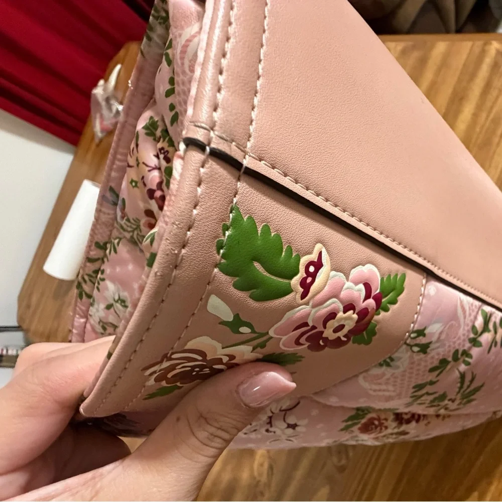Tory Burch Ella Nylon Quilted Tote PINK SUGAR BERRY
FLORAL - Picture 9 of 15